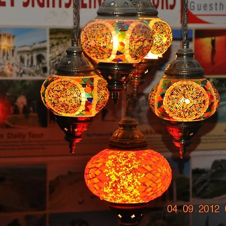 Bahaus Near Bluemosque And Hagiasophiamosque - 2 Minutes Стамбул