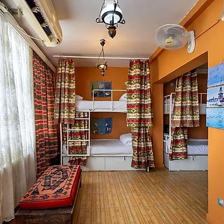 Bahaus Near Bluemosque And Hagiasophiamosque - 2 Minutes Hostel