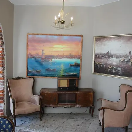 Bahaus Near Bluemosque And Hagiasophiamosque - 2 Minutes بيت شباب *