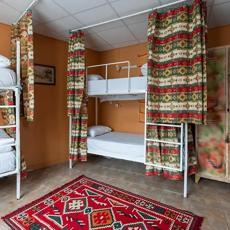 Bahaus Near Bluemosque And Hagiasophiamosque - 2 Minutes * اسطنبول